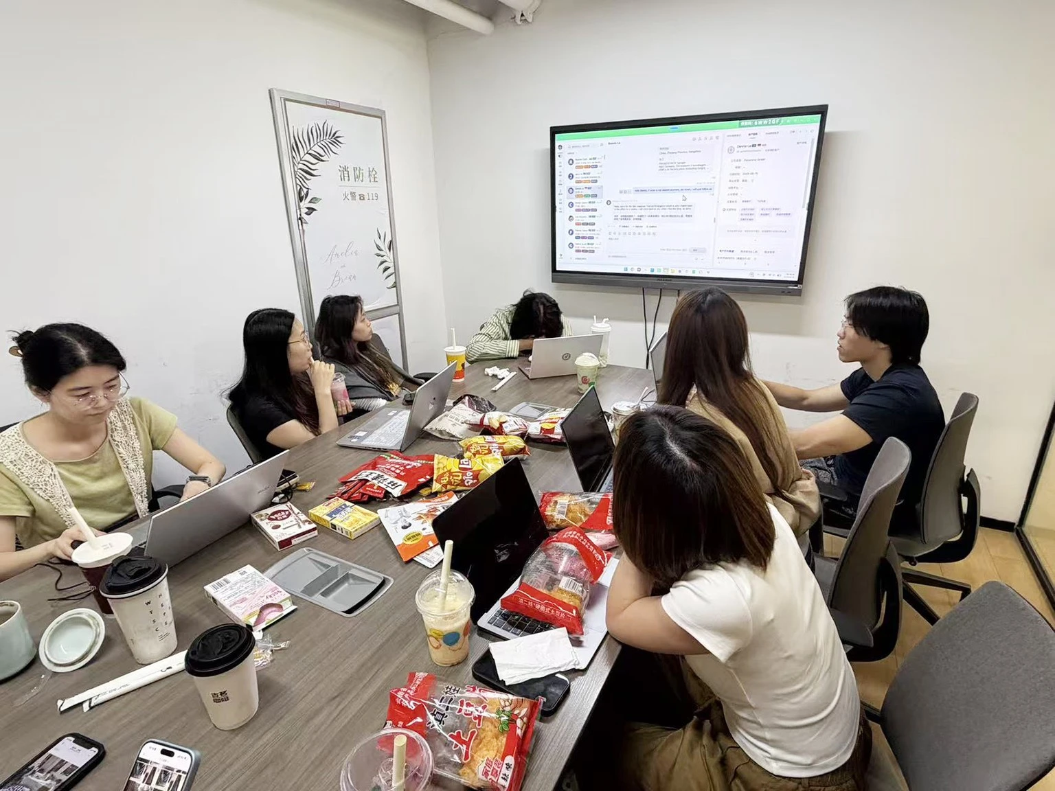The Naturwing team reviewing real customer cases during the three-hour session.